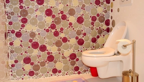 A színes buborékok kifejezetten fürdőszobai dekorációnak hatnak