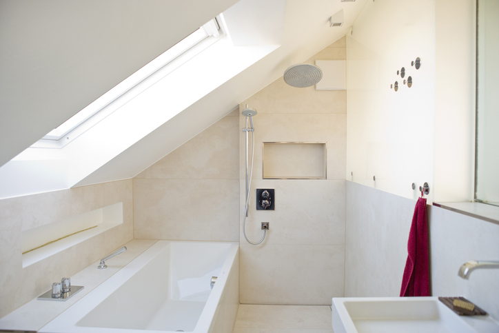 Tetőtéri fürdő megoldások – Ezektől neked is megjön a kedved a beépítéshez