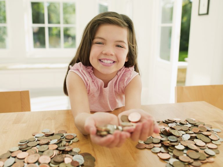 Ezt az 5 fogalmat magyarázd el, mielőtt zsebpénzt adsz a gyereknek