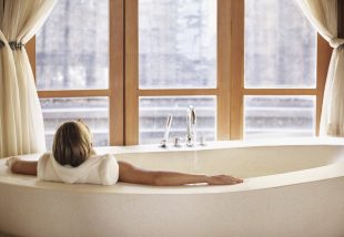 Próbálj meg lazítani! 10 megfizethető ötlet a tökéletesen kényeztető fürdőszobához