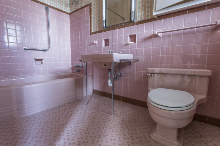 Rózsaszín a fürdőben – Így frissítheted magad fel vele
