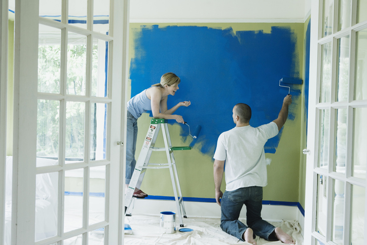 Falfestés ötletek nappaliba – Ennél a 7 színnél nem találsz trendibbet
