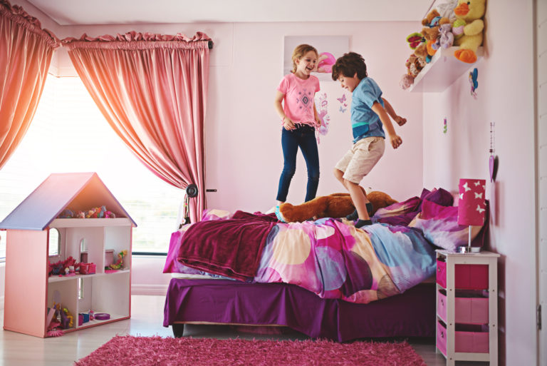 Két gyerek egy szobában – Lakberendezési ötletek a közös élettér kialakításához