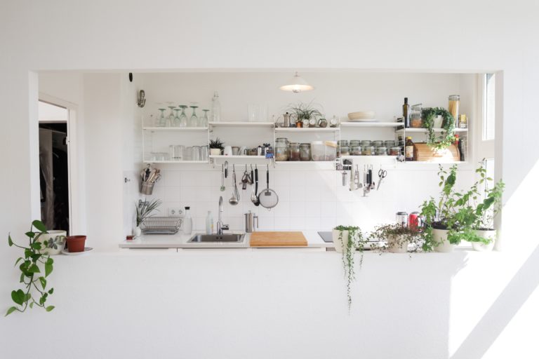Ilyen káprázatosan szép fehér konyhákról álmodik mindenki – galéria!