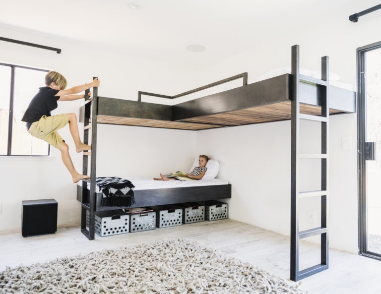 Az emeletes ágy előnyei és hátrányai – Valóban ez a legjobb választás?