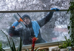 Így tisztítsd az ablakokat télen a tökéletes végeredményért