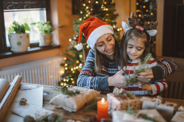 Szülő és gyerek készítette ajándéktippek karácsonyra – Lepjétek meg ezekkel a családot