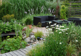 Tavaszi udvarszépítési ötletek – Így készítsd fel a kertedet a kinti időszakra fillérekből