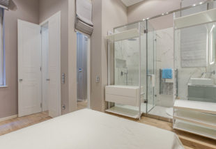 Fürdőszoba a hálóban – avagy egy légtérben, stílusosan
