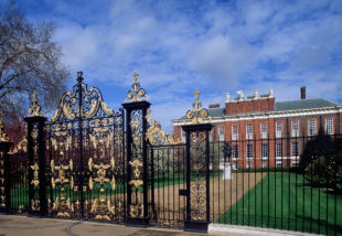 Ilyen fényűző palotái vannak az angol királyi családnak