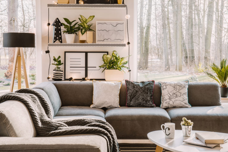 Így dekoráld a kanapéd az Instagram legfrissebb trendjei szerint