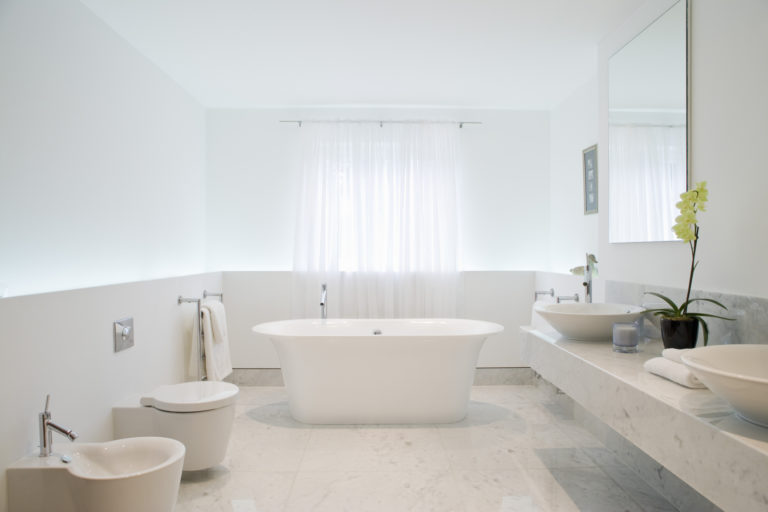 Luxus fürdőszoba kevés pénzből – Bebizonyítjuk, hogy nem lehetetlen