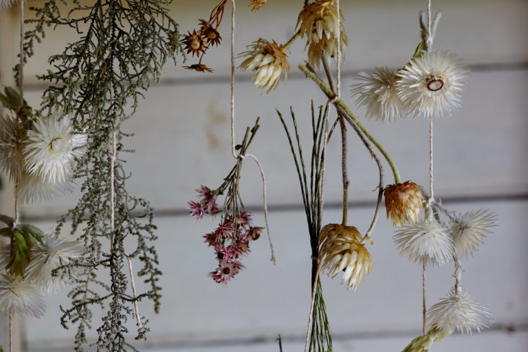 Szárított virág dekoráció – Így készítsd el és dekoráld vele otthonod