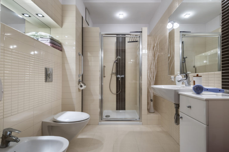 Épített zuhanyzó előnyei – 5 tulajdonság, amely miatt jobb, mintha készen vennéd