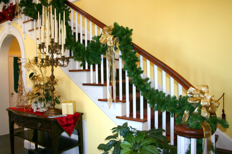 Csodálatosan szép lépcső dekorációs ötletek karácsonyra – Lesd el a profik trükkjeit!