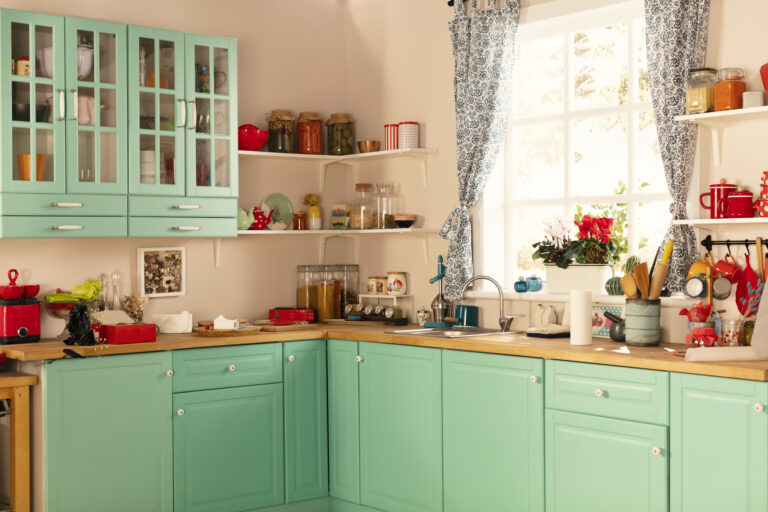 Divatos konyha színek – Idén ezek az árnyalatokat mutatnak a legjobban a főzőtérben