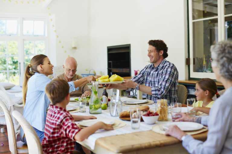 A család törzshelye: 5 tipp az étkező kialakításához nagy családoknak