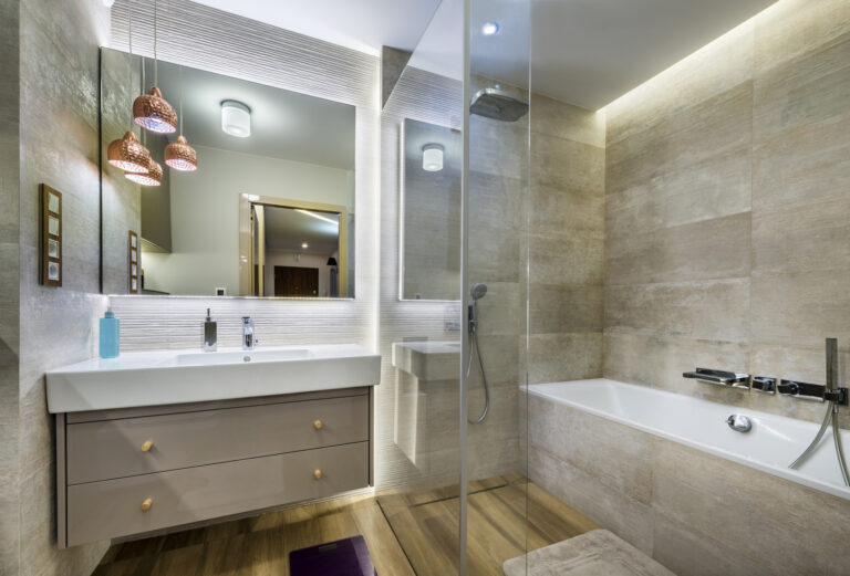 Fürdőszoba ötletek: kád és zuhanykabin egyben?